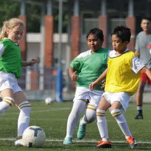 Girls’ session — a three-way press